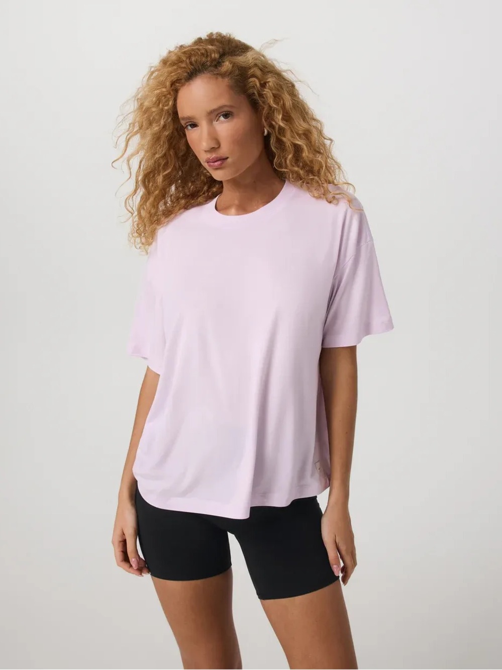 Vuori Energy Tee in Lilac Breeze size XXL